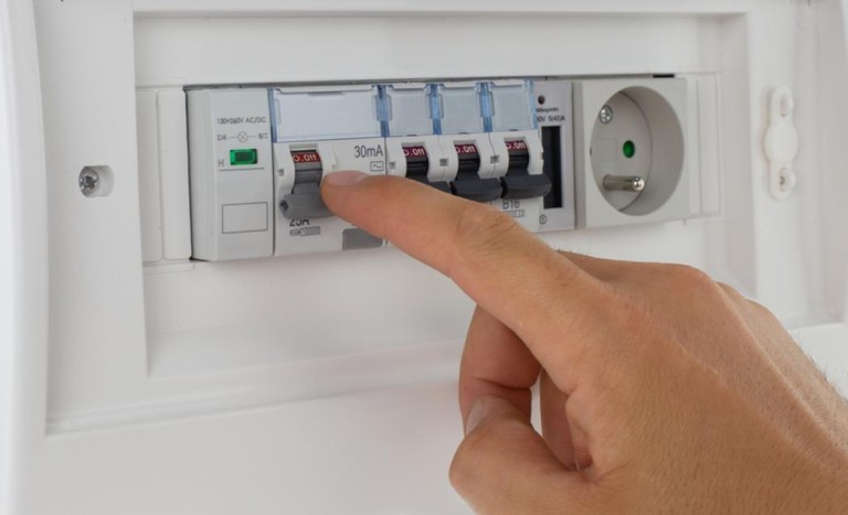 Électricien qualifié à Happonvilliers, comment bien choisir ?